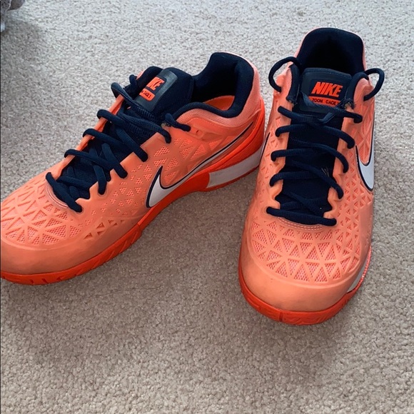 Nike Women’s Zoom Cage 2’s - Picture 2 of 3